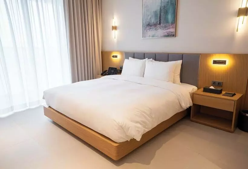 Wavem Hotel West