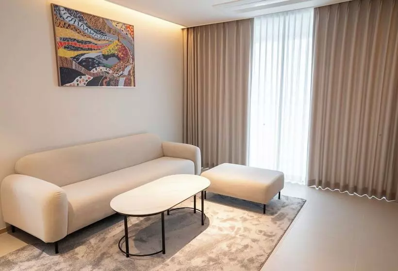 Wavem Hotel West