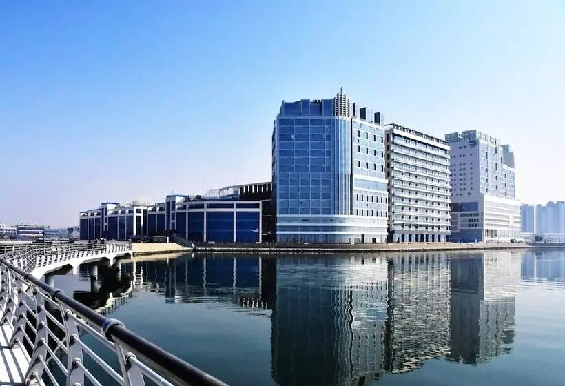 Wavem Hotel West