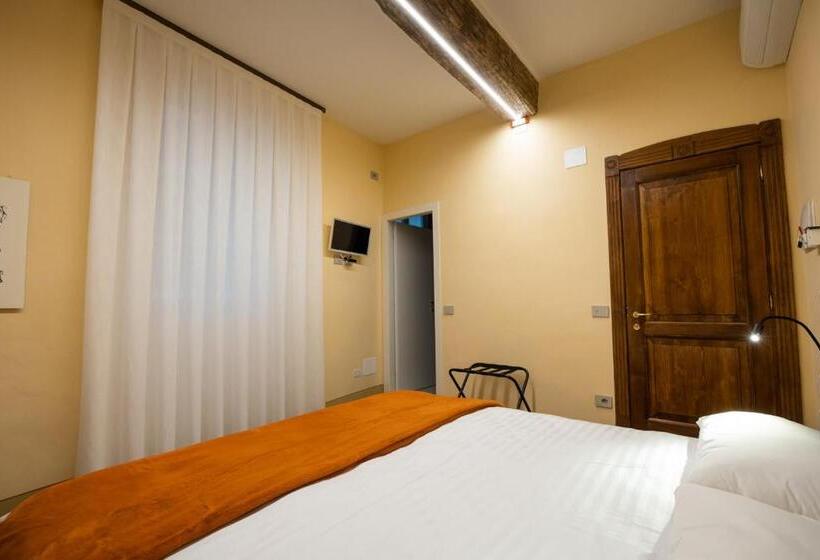 تختخواب و صبحانه Locanda Del Centrale