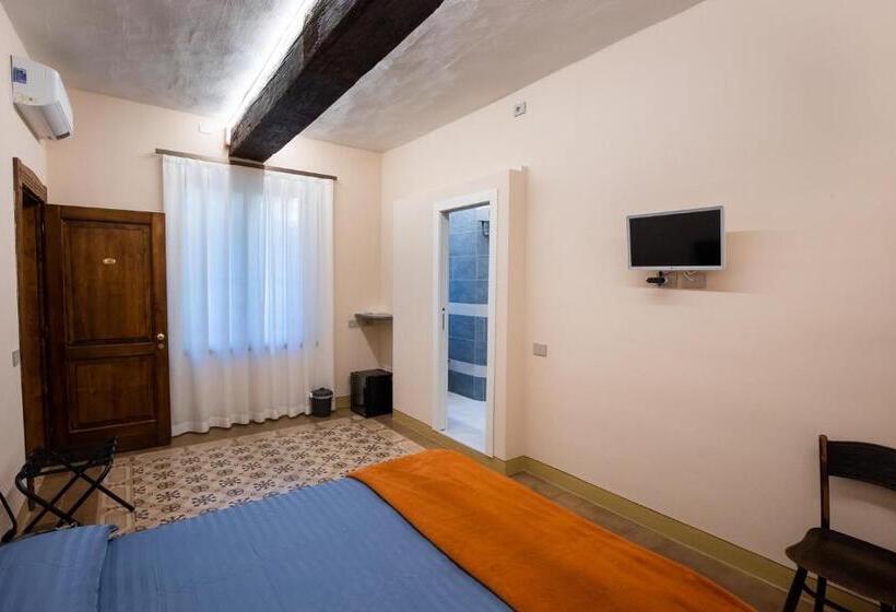 تختخواب و صبحانه Locanda Del Centrale