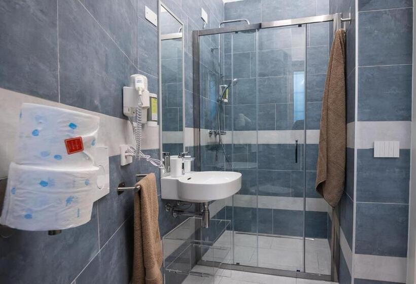 تختخواب و صبحانه Locanda Del Centrale