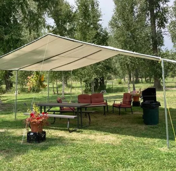 Hotelli Vista Del Rio Lodge