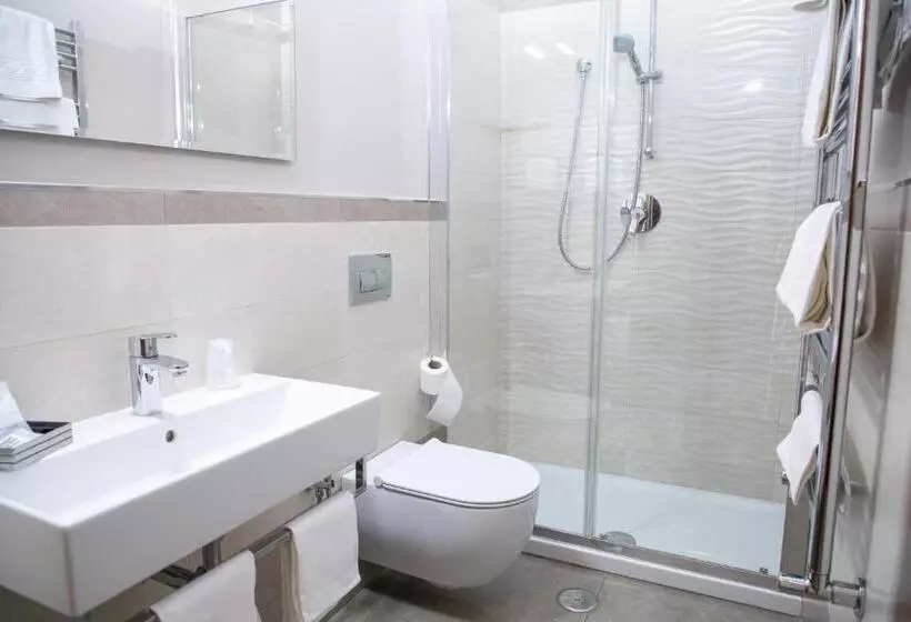 Hotelli Albergo Dei Leoni