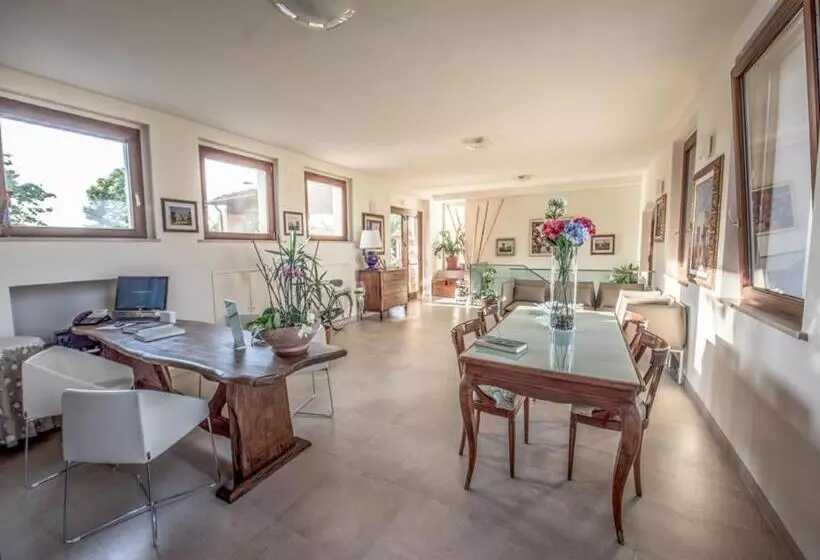 Hotelli Albergo La Foresteria