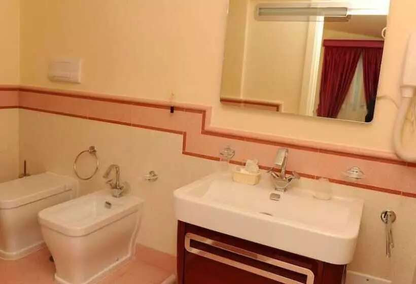 Hotelli Albergo Le Dodici Lune