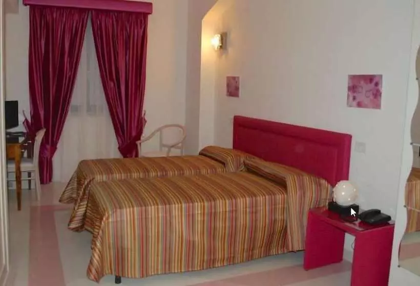 Hotelli Albergo Le Dodici Lune