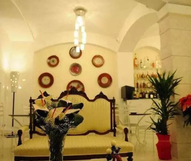 Hotelli Albergo Le Dodici Lune