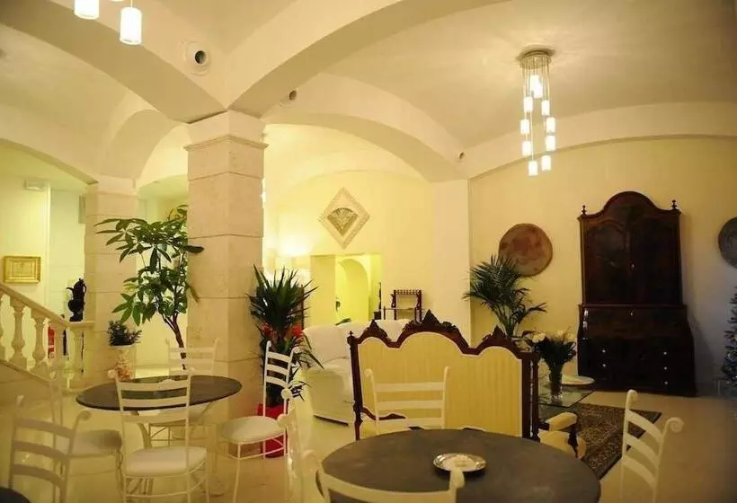 Hotelli Albergo Le Dodici Lune
