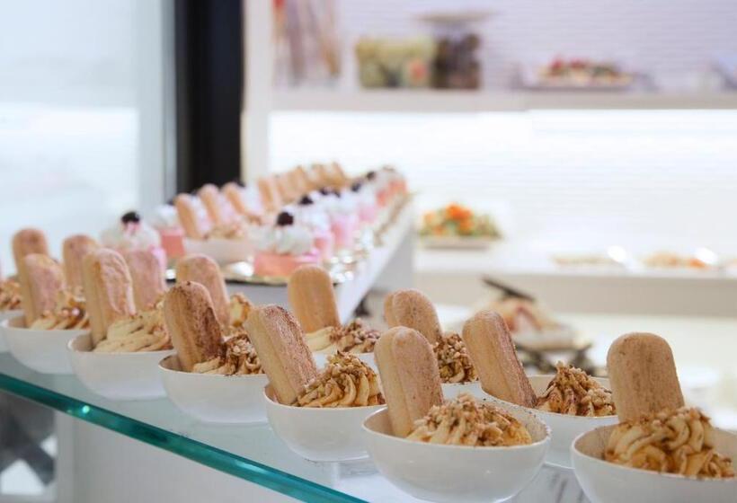 בית מלון כפרי Ambassador