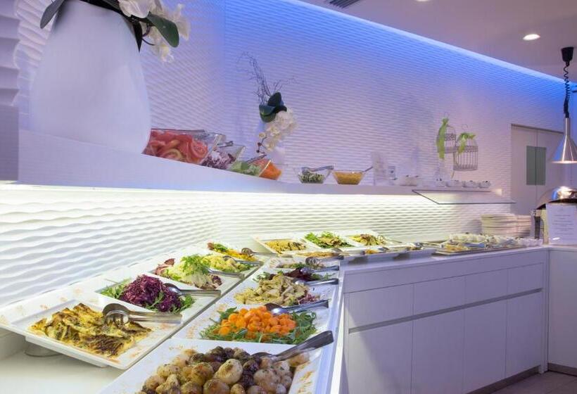 בית מלון כפרי Ambassador