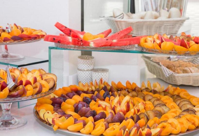 בית מלון כפרי Ambassador