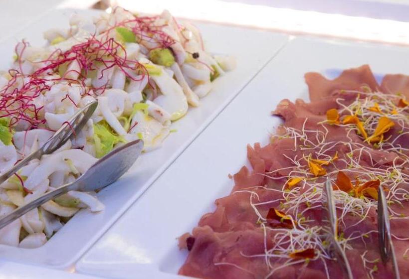 בית מלון כפרי Ambassador