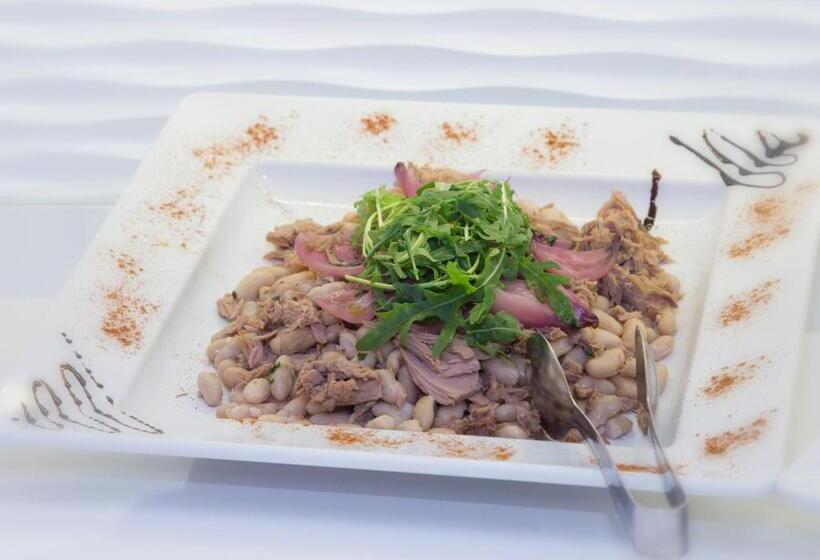 בית מלון כפרי Ambassador