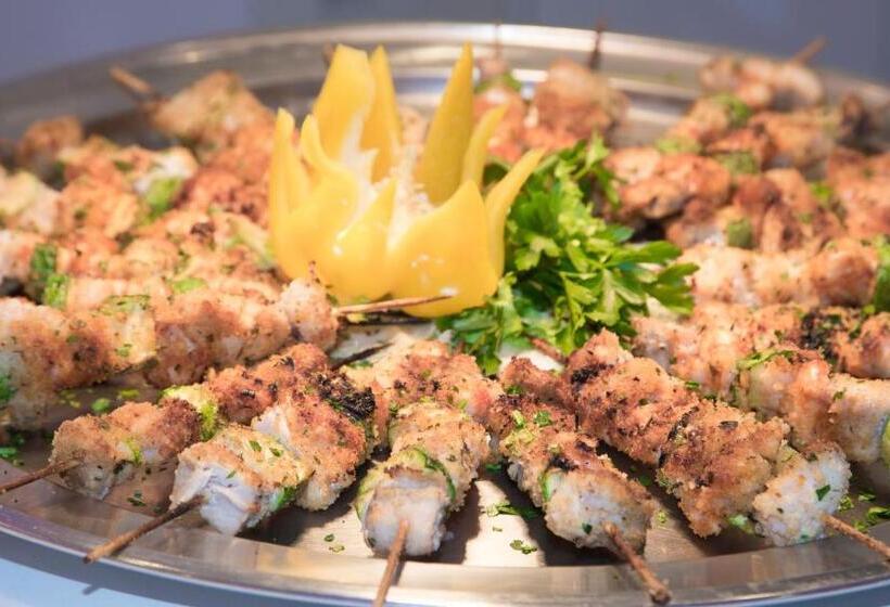 בית מלון כפרי Ambassador