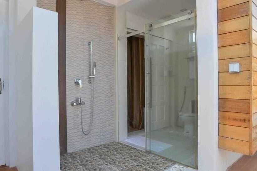 هتل Coconut Tree Hulhuvilla Beach