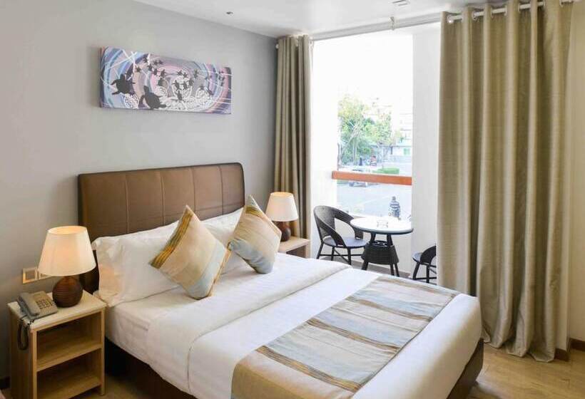 هتل Coconut Tree Hulhuvilla Beach