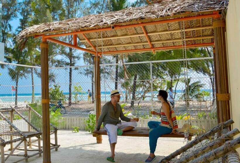هتل Coconut Tree Hulhuvilla Beach