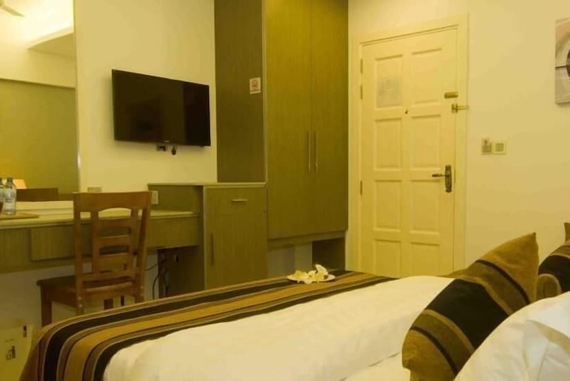 هتل Coconut Tree Hulhuvilla Beach