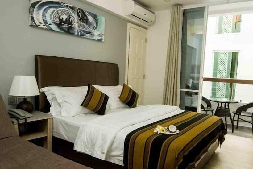 هتل Coconut Tree Hulhuvilla Beach