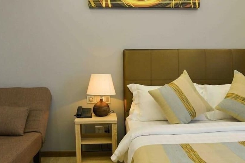 هتل Coconut Tree Hulhuvilla Beach