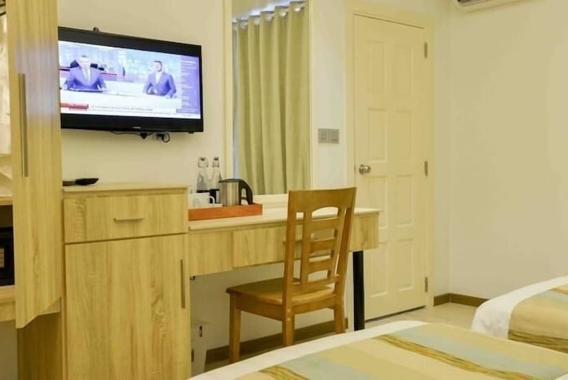 هتل Coconut Tree Hulhuvilla Beach