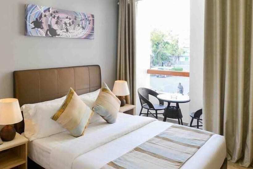 هتل Coconut Tree Hulhuvilla Beach