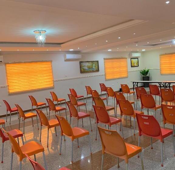 Conference Hotel & Suites Ijebu