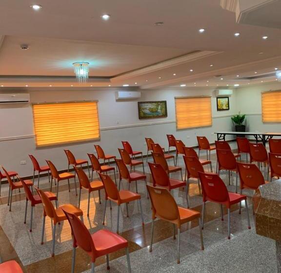 Conference Hotel & Suites Ijebu
