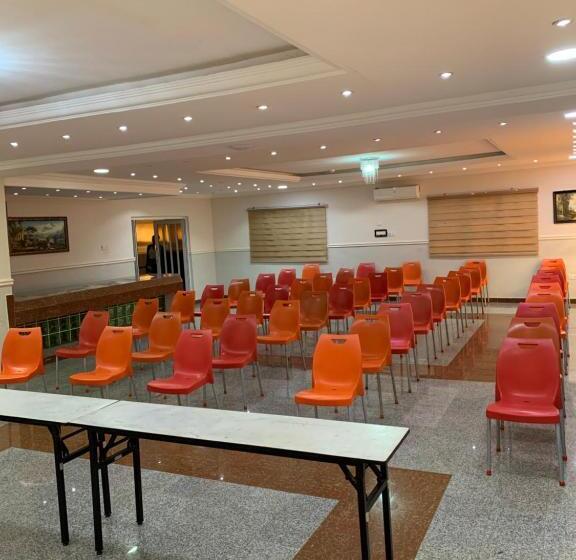 Conference Hotel & Suites Ijebu