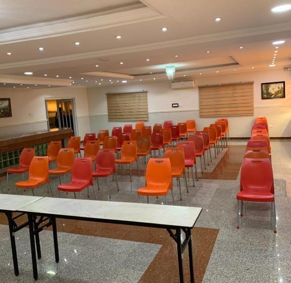 Conference Hotel & Suites Ijebu