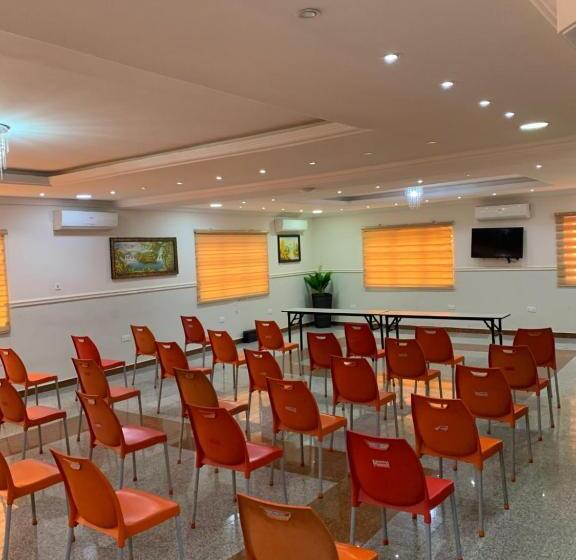 Conference Hotel & Suites Ijebu