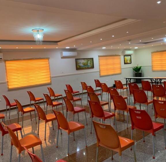 Conference Hotel & Suites Ijebu