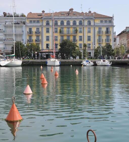 בית מלון כפרי Metropole