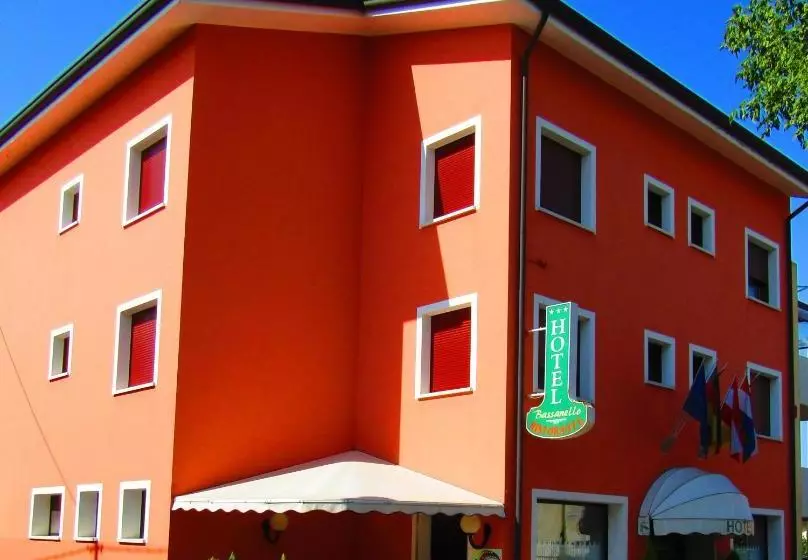 ホテル Ristorante Al Bassanello