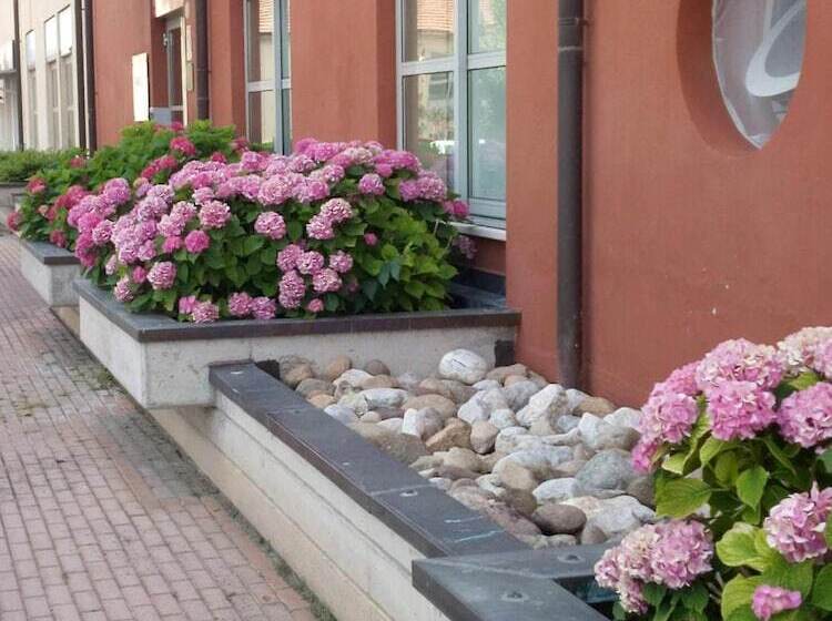 Vista Hotel & Residence