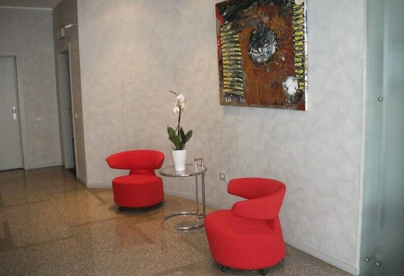 Vista Hotel & Residence