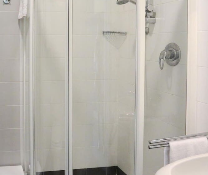 Vista Hotel & Residence