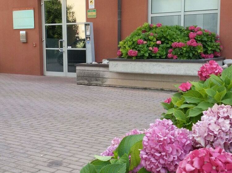 Vista Hotel & Residence