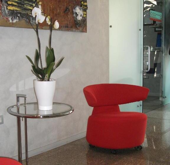 Vista Hotel & Residence