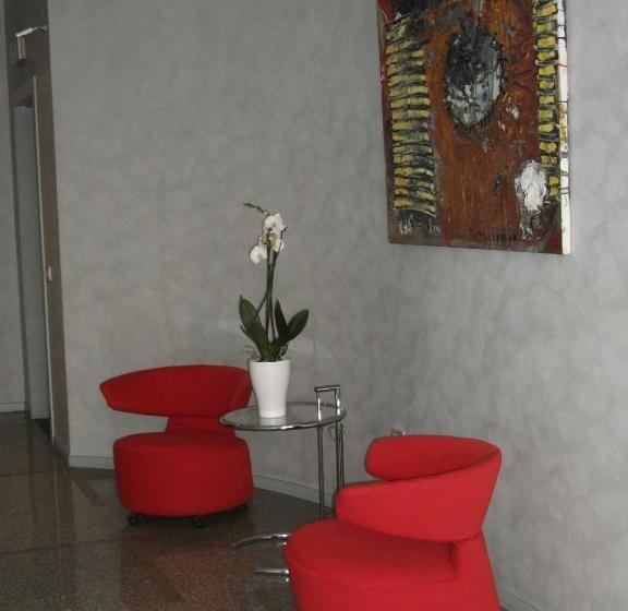 Vista Hotel & Residence