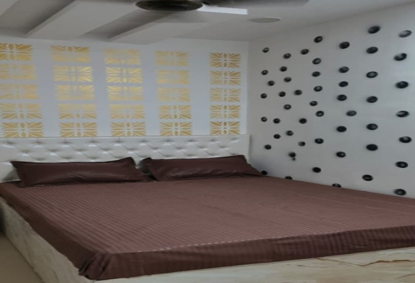 Отель Hari International