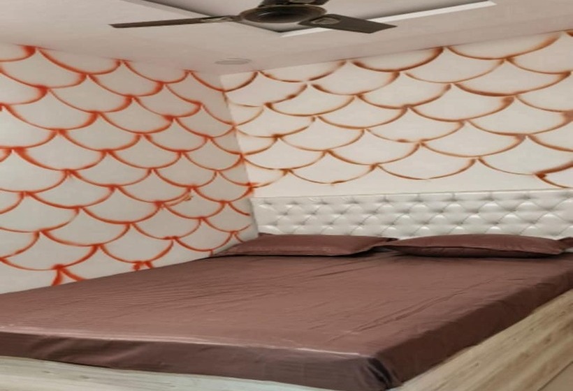 Отель Hari International