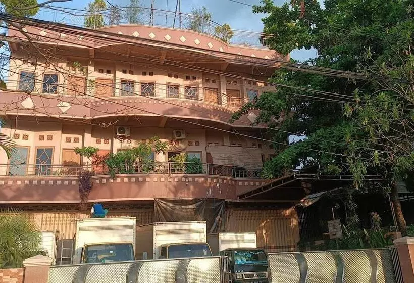 ホテル Oyo 93753 Rafira Losmen