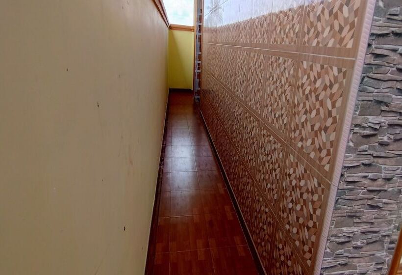 Отель Oyo 93753 Rafira Losmen