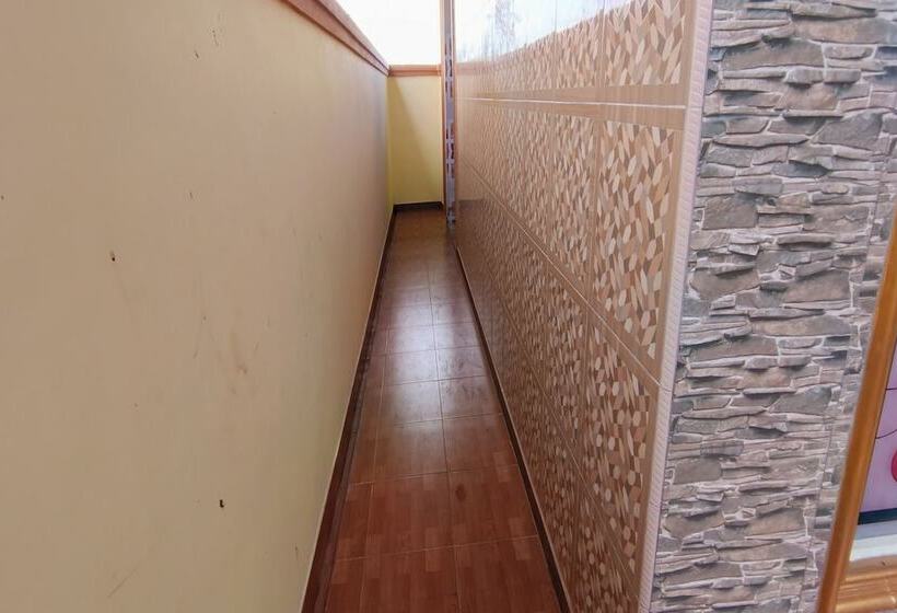 Отель Oyo 93753 Rafira Losmen