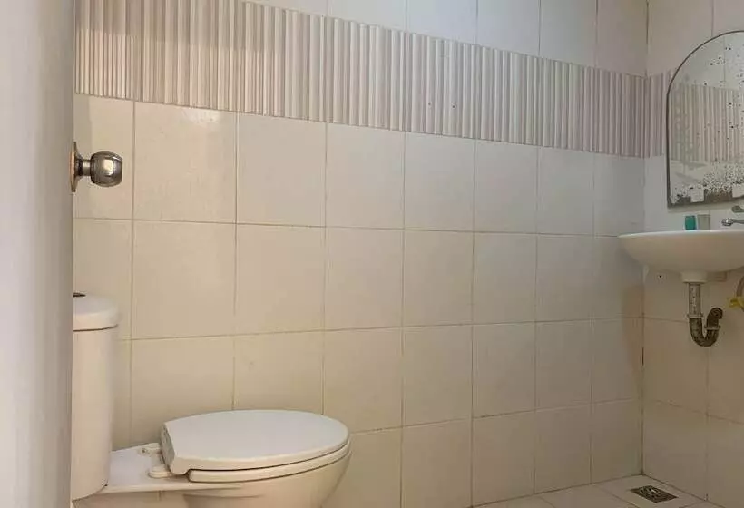 ホテル Oyo 93753 Rafira Losmen