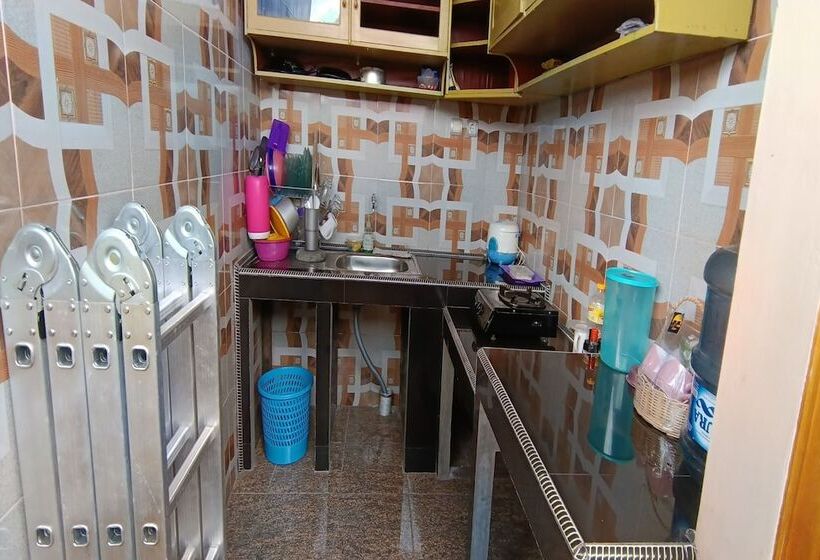 Отель Oyo 93753 Rafira Losmen