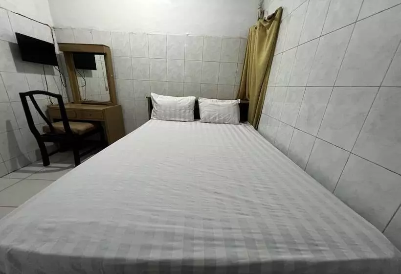 ホテル Oyo 93753 Rafira Losmen