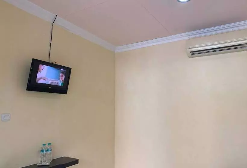 ホテル Oyo 93753 Rafira Losmen